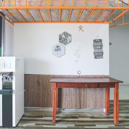 Oyo 90321 Hotel Bajet Sri Manal タナ・メラ エクステリア 写真
