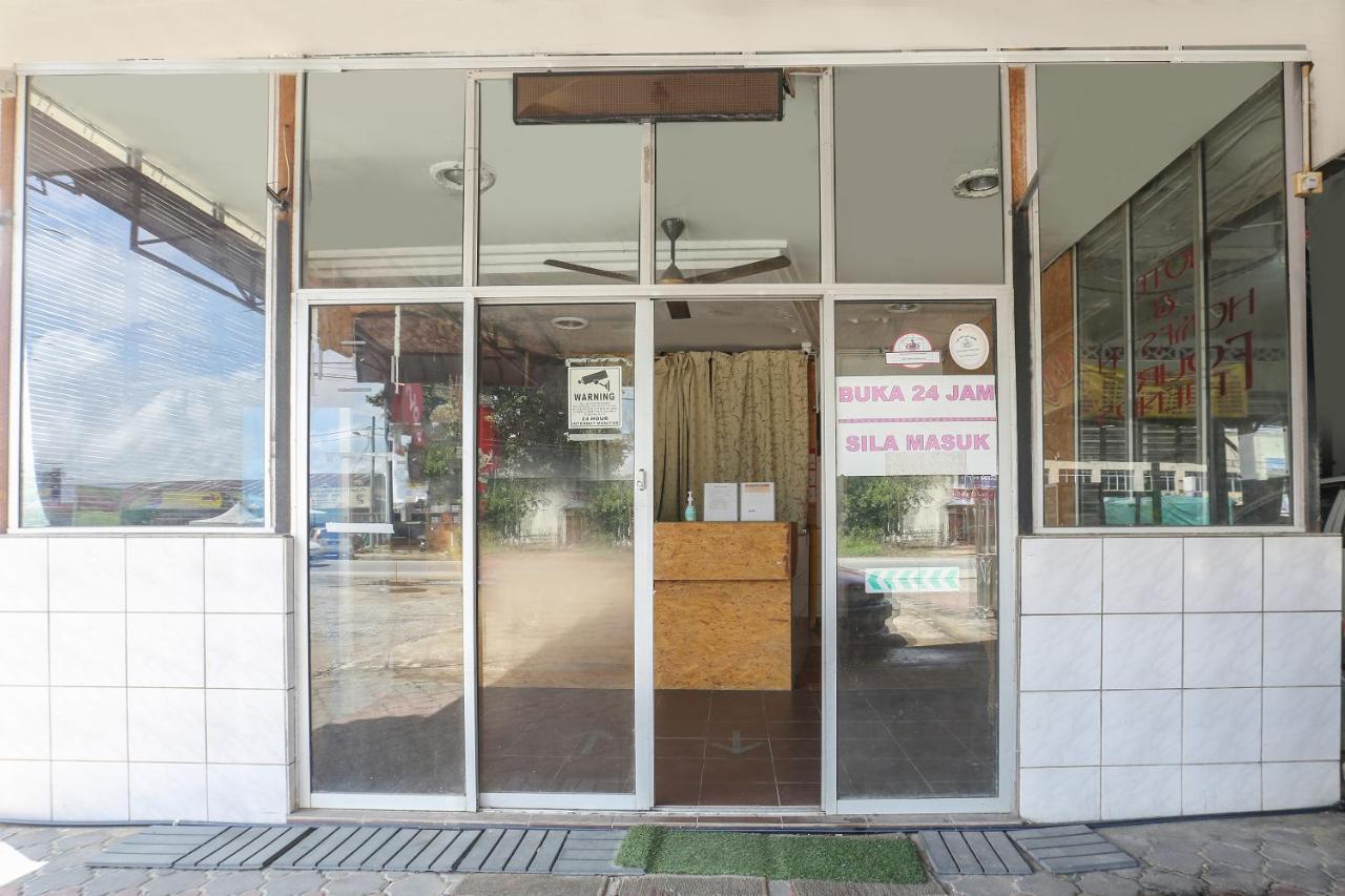 Oyo 90321 Hotel Bajet Sri Manal タナ・メラ エクステリア 写真