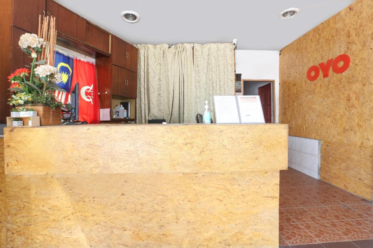 Oyo 90321 Hotel Bajet Sri Manal タナ・メラ エクステリア 写真