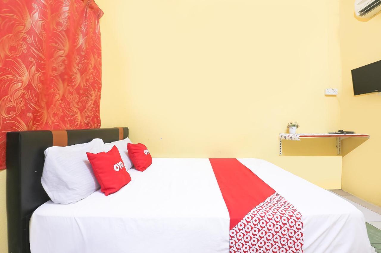 Oyo 90321 Hotel Bajet Sri Manal タナ・メラ エクステリア 写真