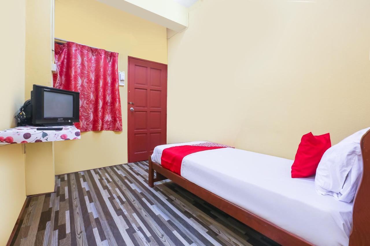 Oyo 90321 Hotel Bajet Sri Manal タナ・メラ エクステリア 写真