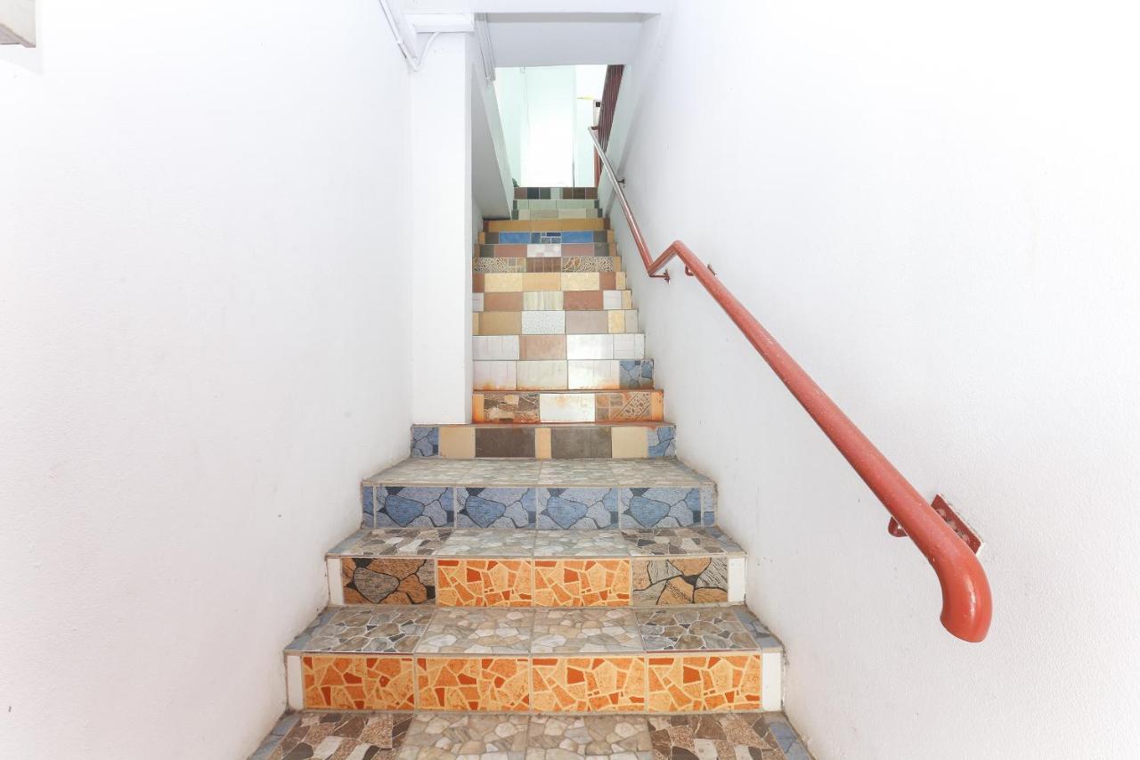 Oyo 90321 Hotel Bajet Sri Manal タナ・メラ エクステリア 写真
