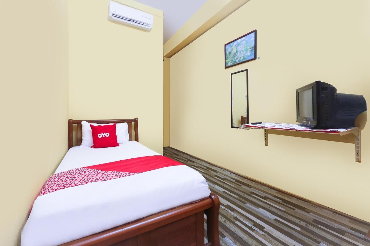 Oyo 90321 Hotel Bajet Sri Manal タナ・メラ エクステリア 写真
