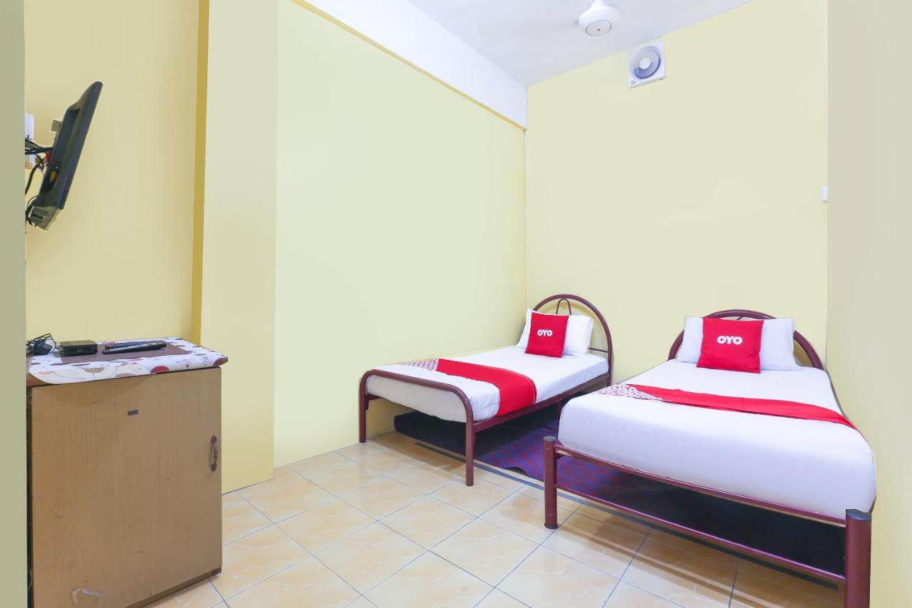 Oyo 90321 Hotel Bajet Sri Manal タナ・メラ エクステリア 写真