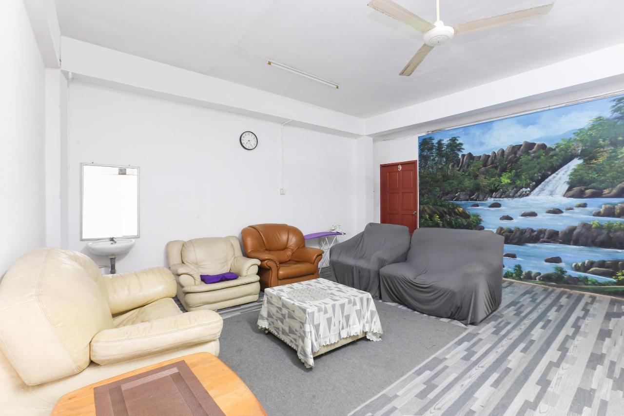 Oyo 90321 Hotel Bajet Sri Manal タナ・メラ エクステリア 写真