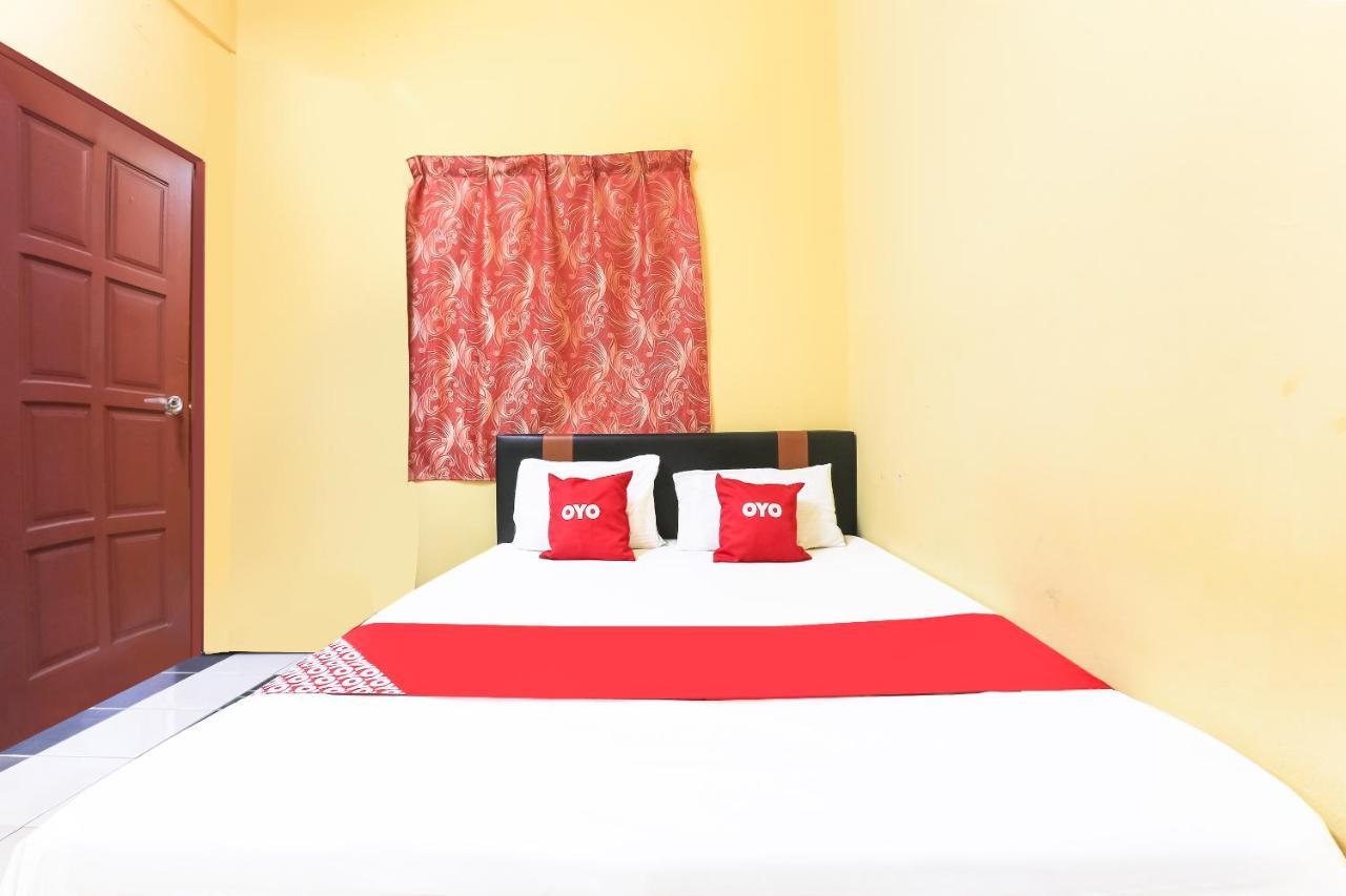 Oyo 90321 Hotel Bajet Sri Manal タナ・メラ エクステリア 写真