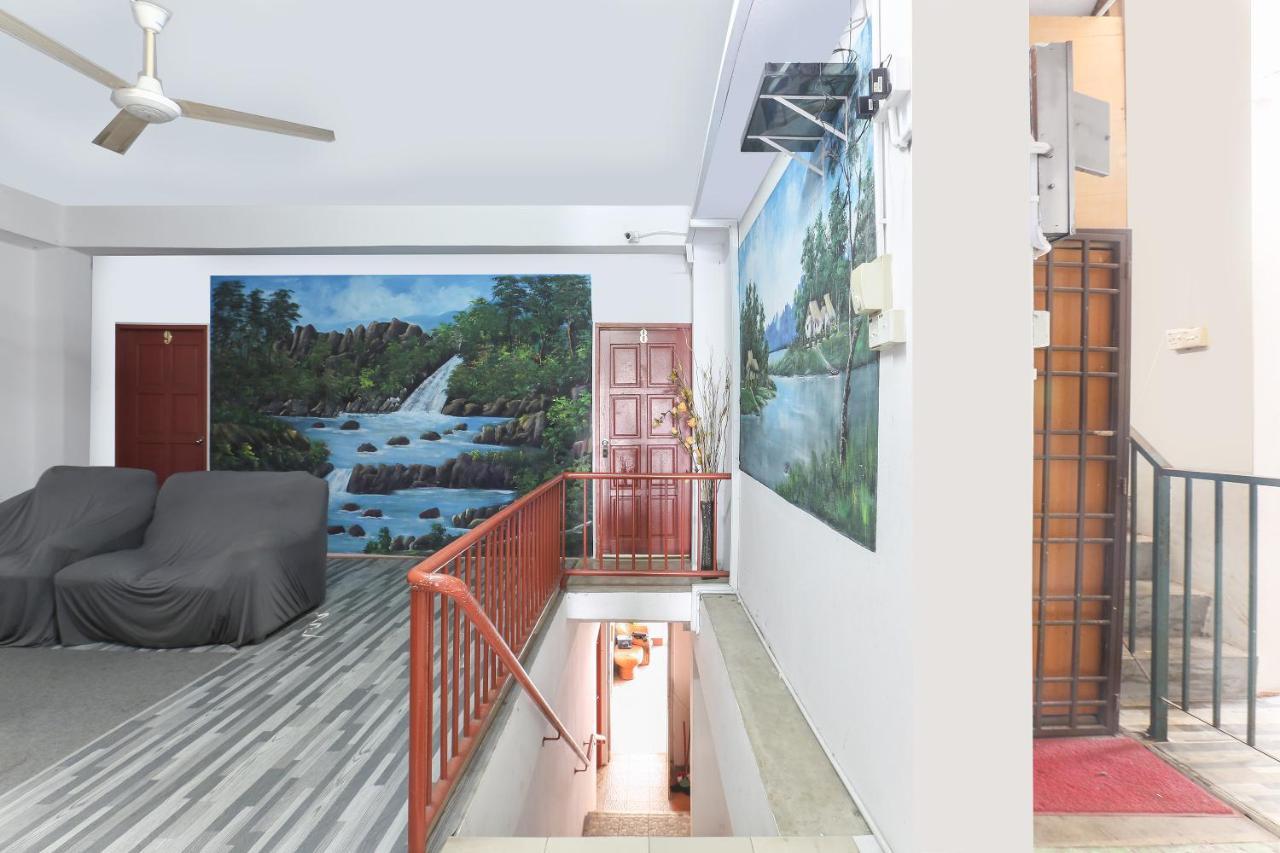 Oyo 90321 Hotel Bajet Sri Manal タナ・メラ エクステリア 写真