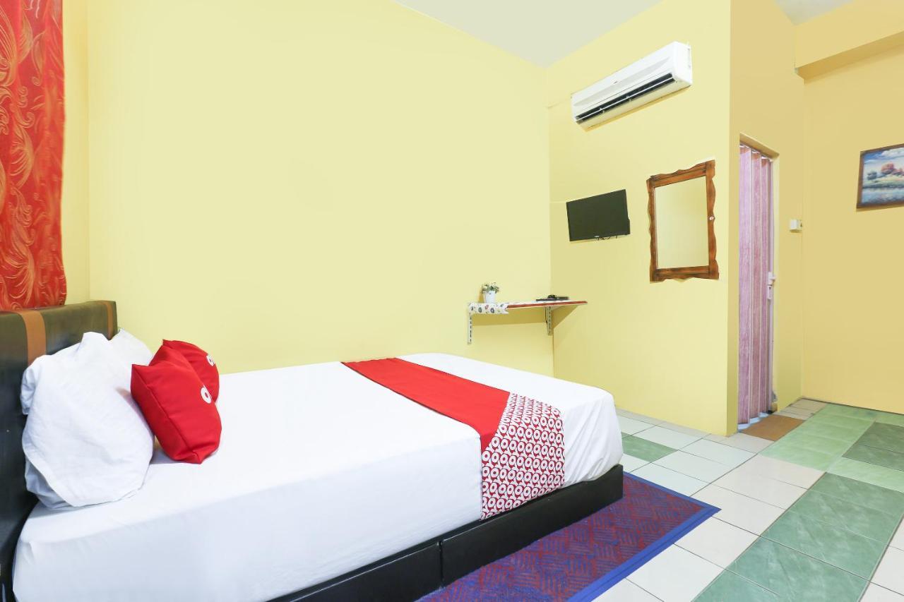 Oyo 90321 Hotel Bajet Sri Manal タナ・メラ エクステリア 写真