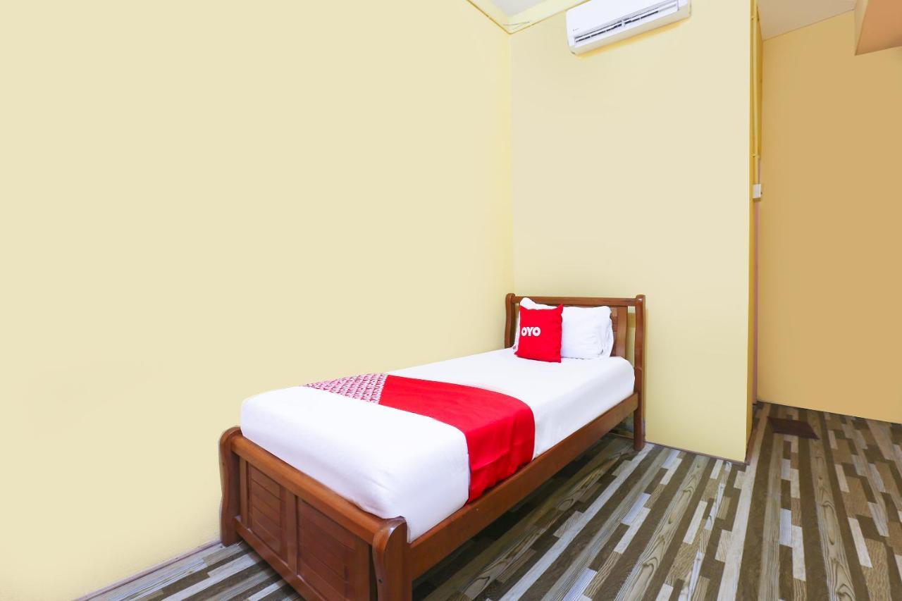 Oyo 90321 Hotel Bajet Sri Manal タナ・メラ エクステリア 写真